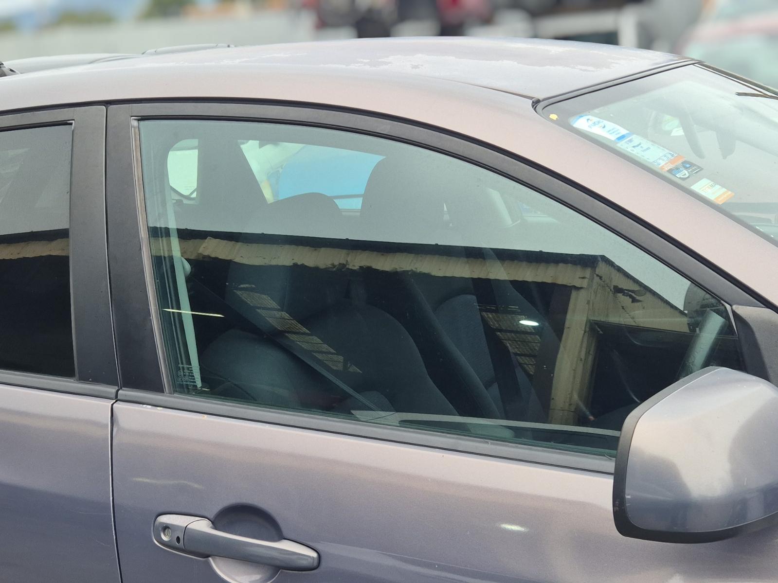 Right_Front_Door_Window