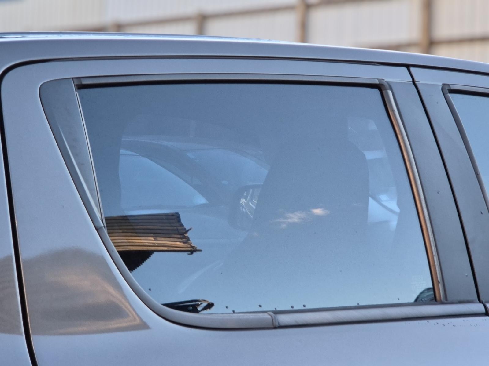 Right_Rear_Door_Window