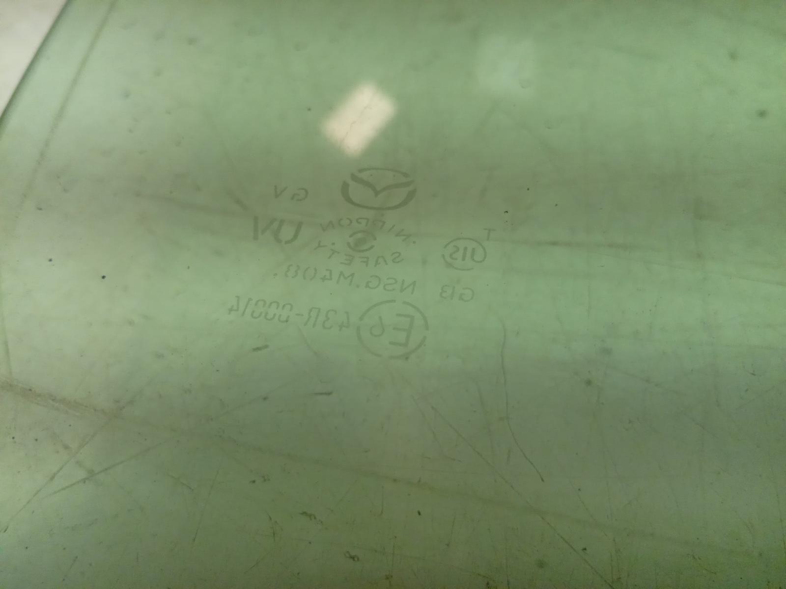 Right_Front_Door_Window