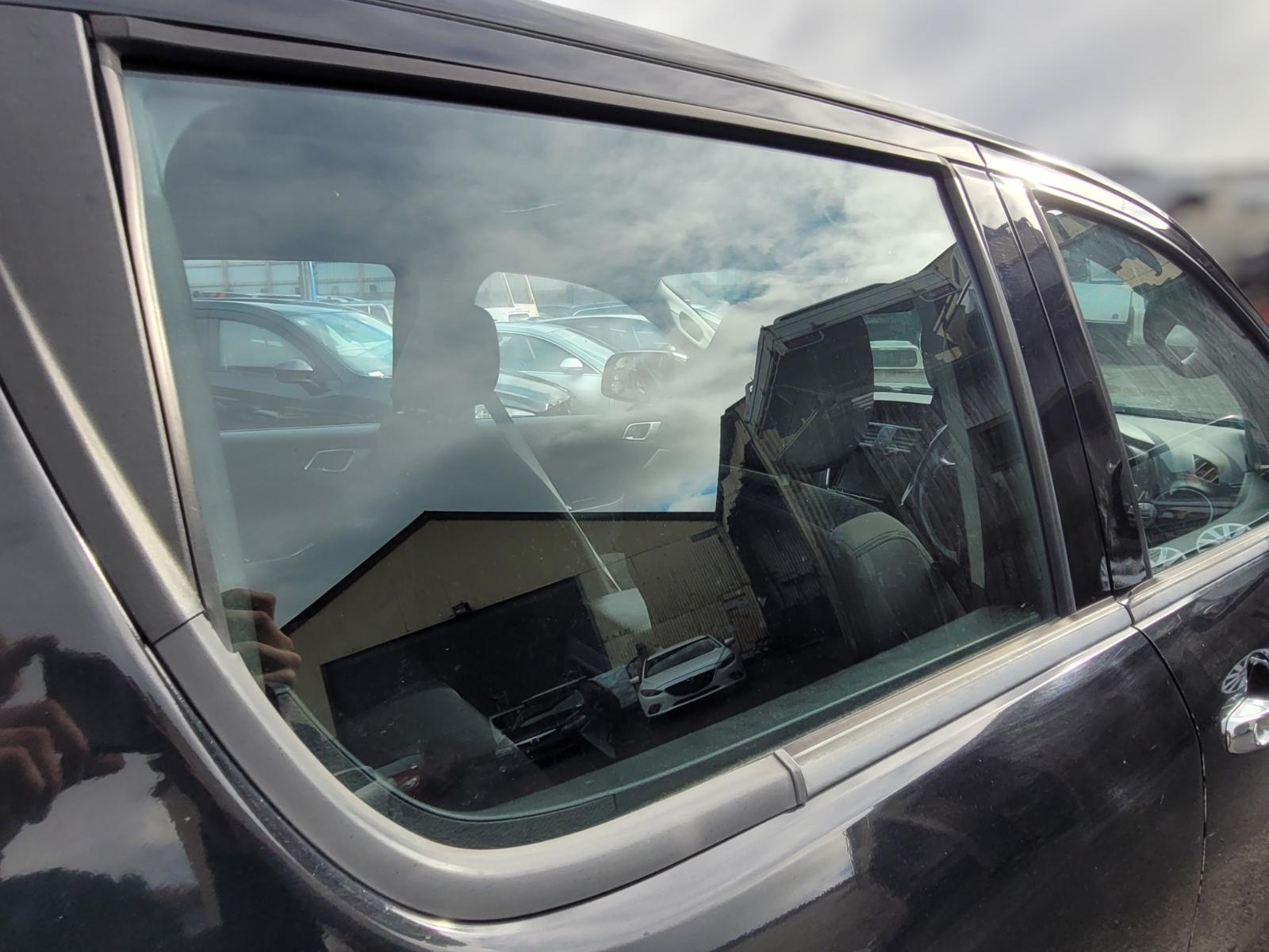 Right_Rear_Door_Window