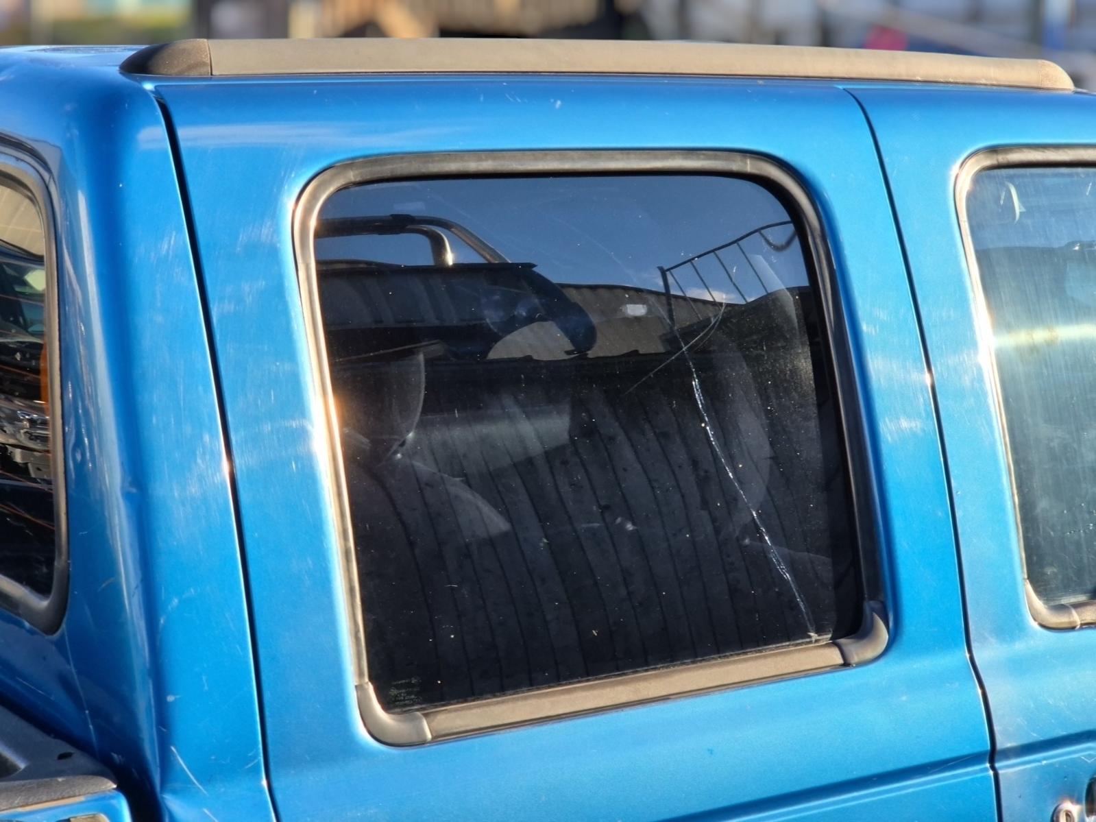 Right_Rear_Door_Window