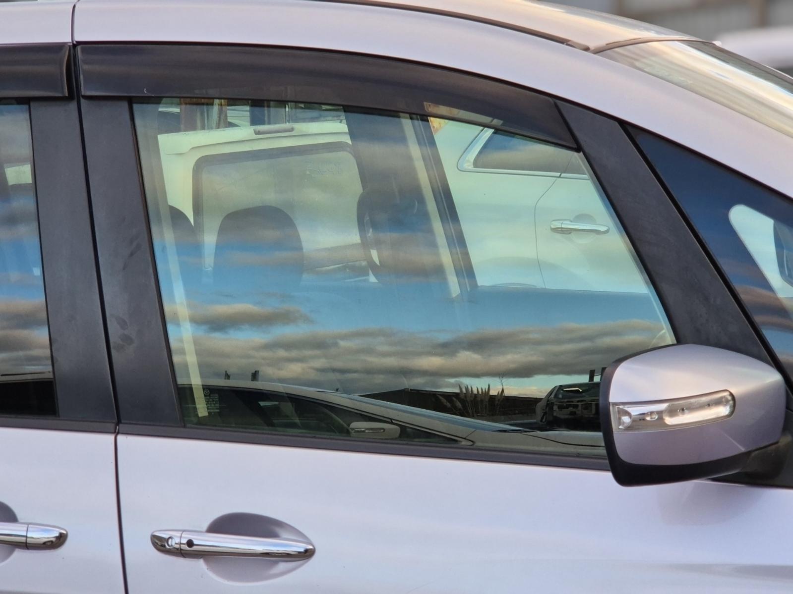 Right_Front_Door_Window
