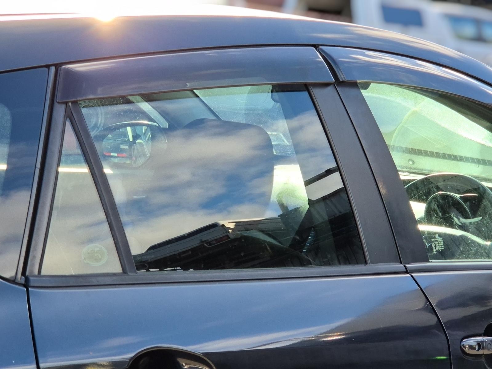 Right_Rear_Door_Window