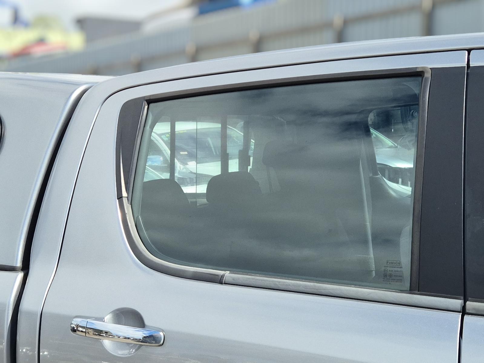 Right_Rear_Door_Window