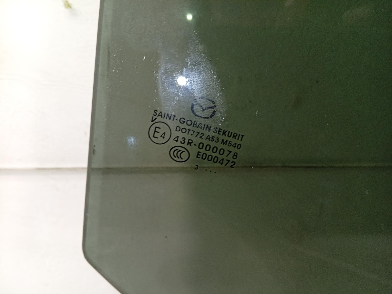 Right_Rear_Door_Window