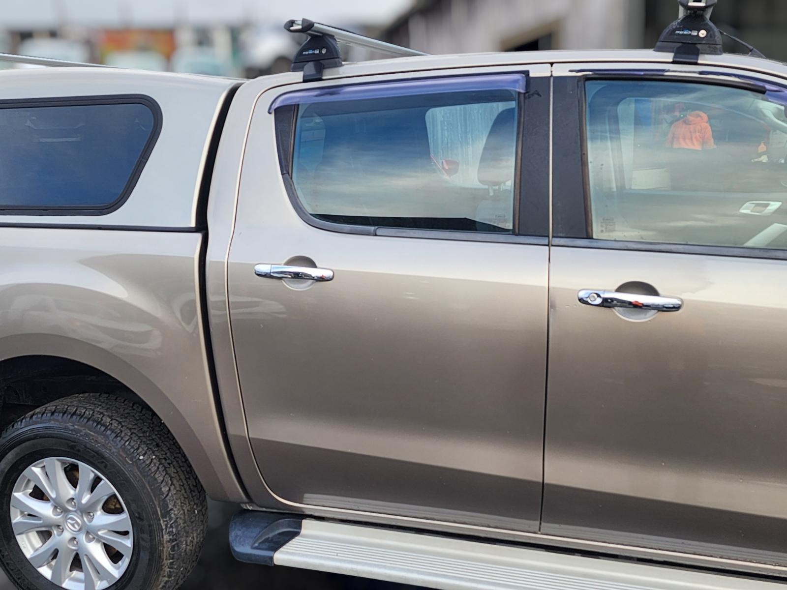 Right_Rear_Door_Window