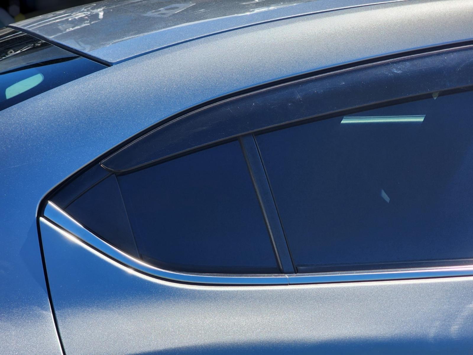 Right Rear 1q Door Glass