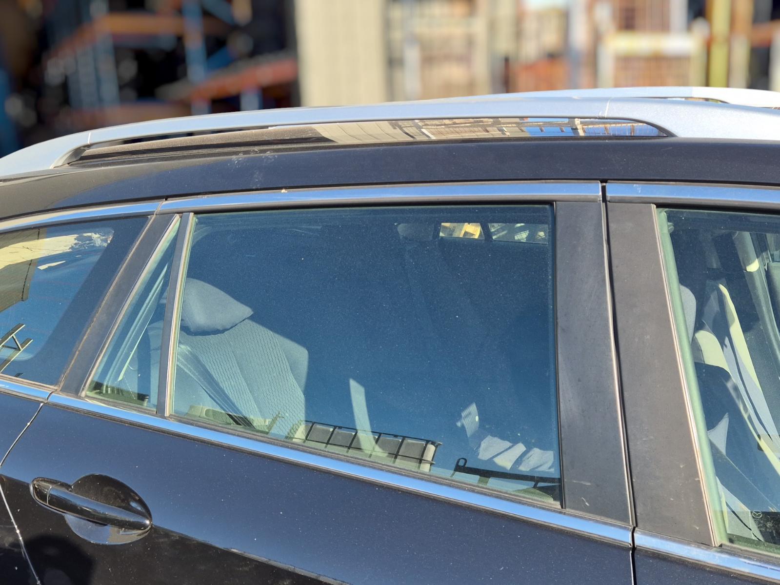 Right_Rear_Door_Window
