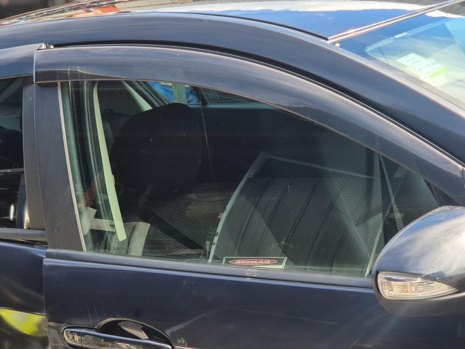 Right_Front_Door_Window