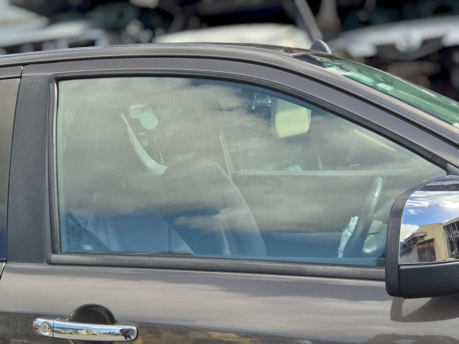 Right_Front_Door_Window