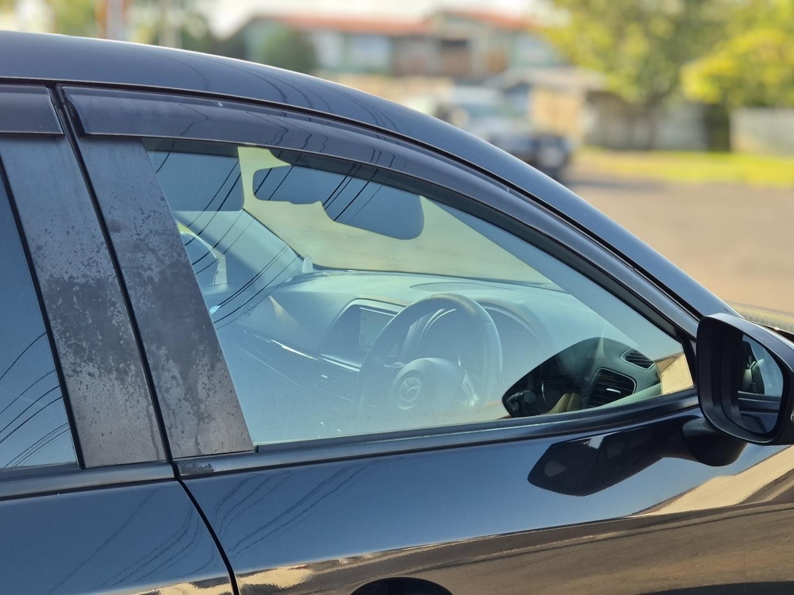 Right_Front_Door_Window