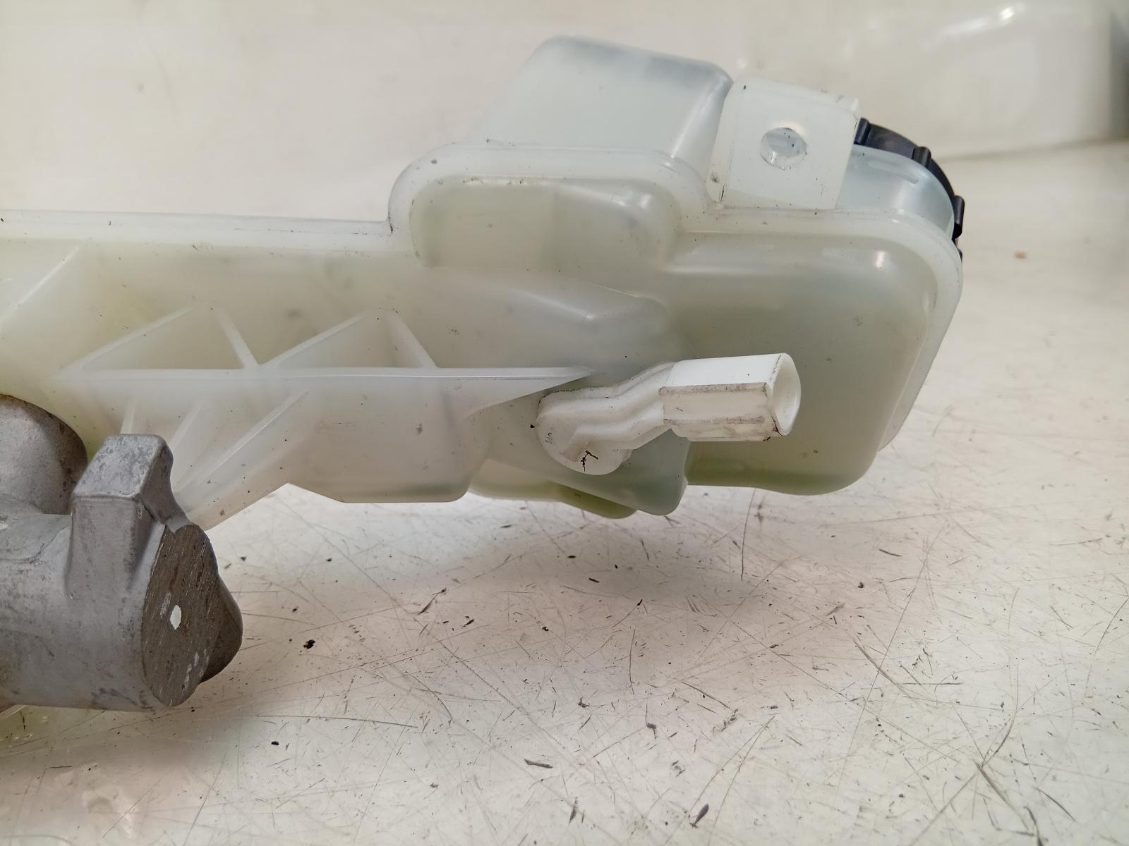 Master_Cylinder