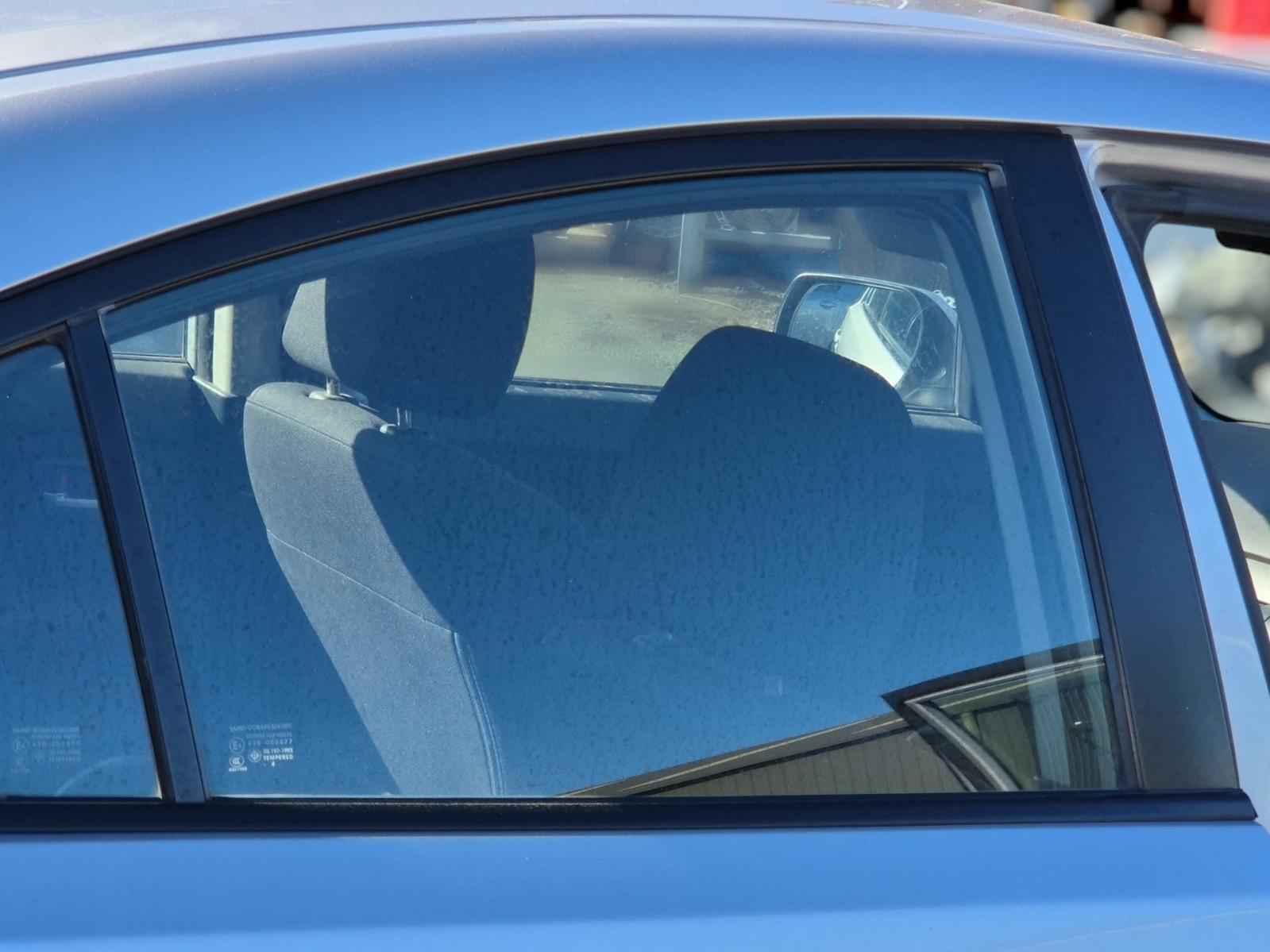 Right_Rear_Door_Window