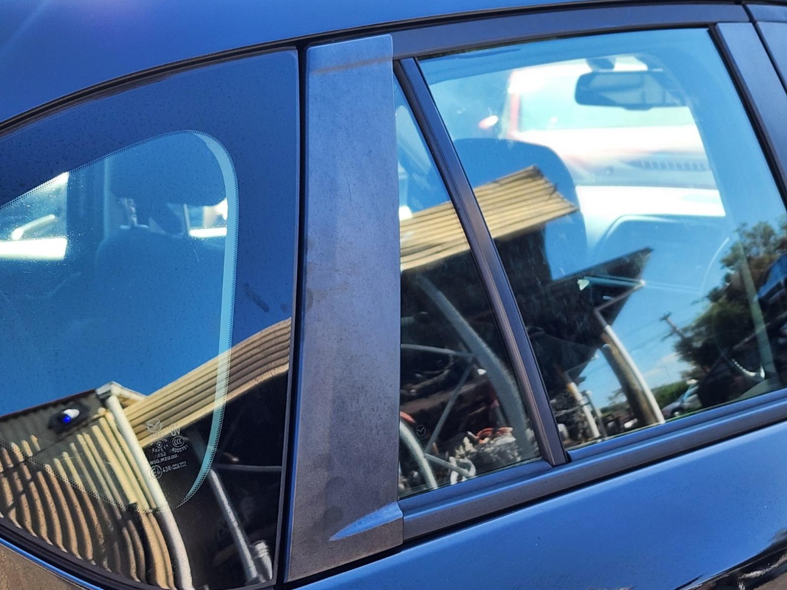Right Rear 1q Door Glass