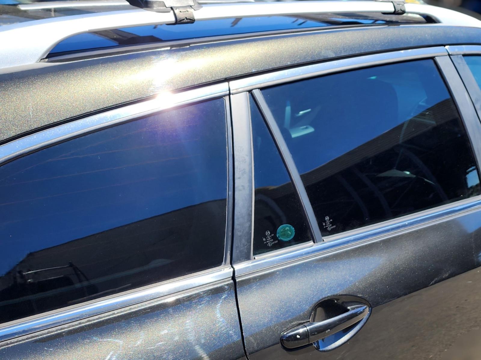 Right Rear 1q Door Glass