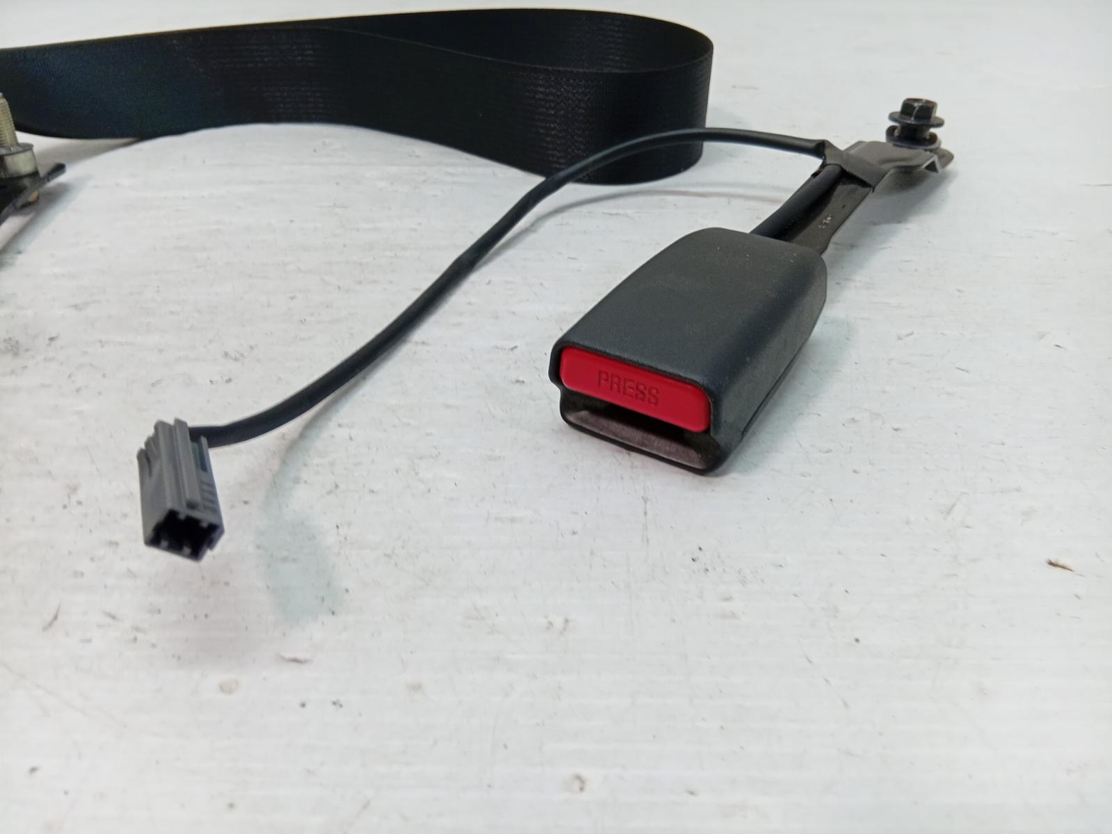 Seat_Belt_Stalk