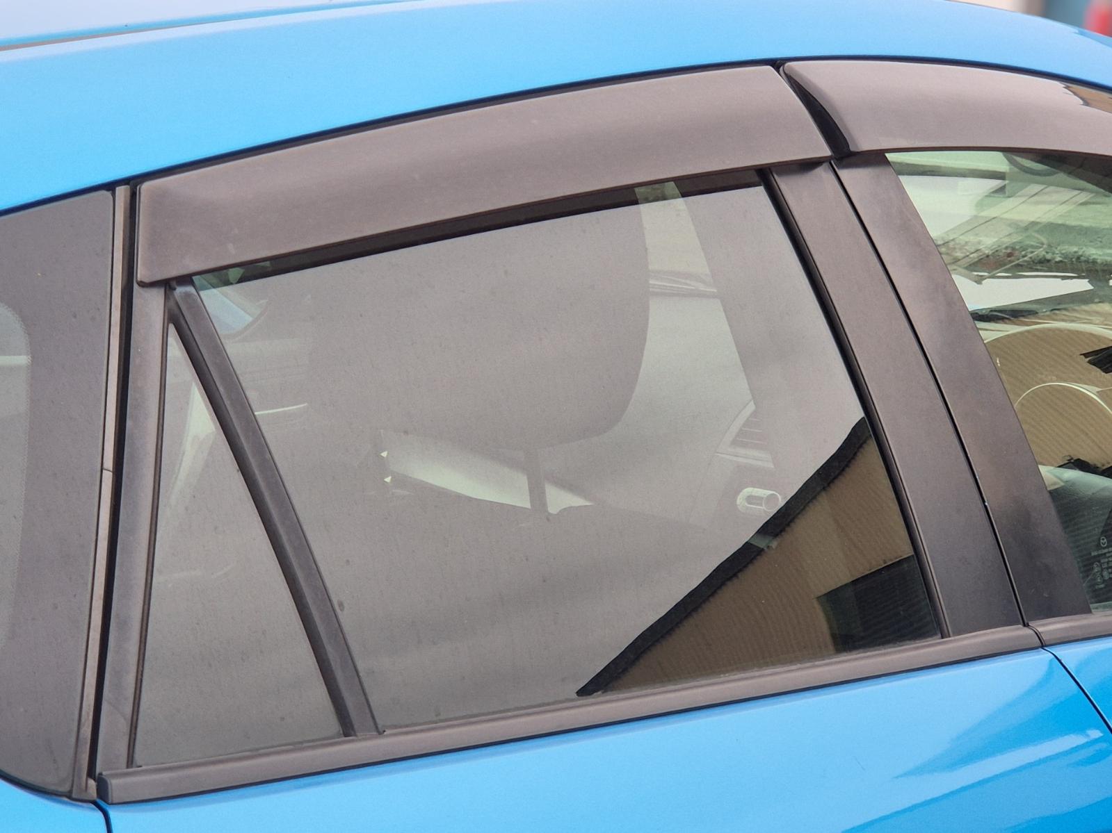 Right_Rear_Door_Window