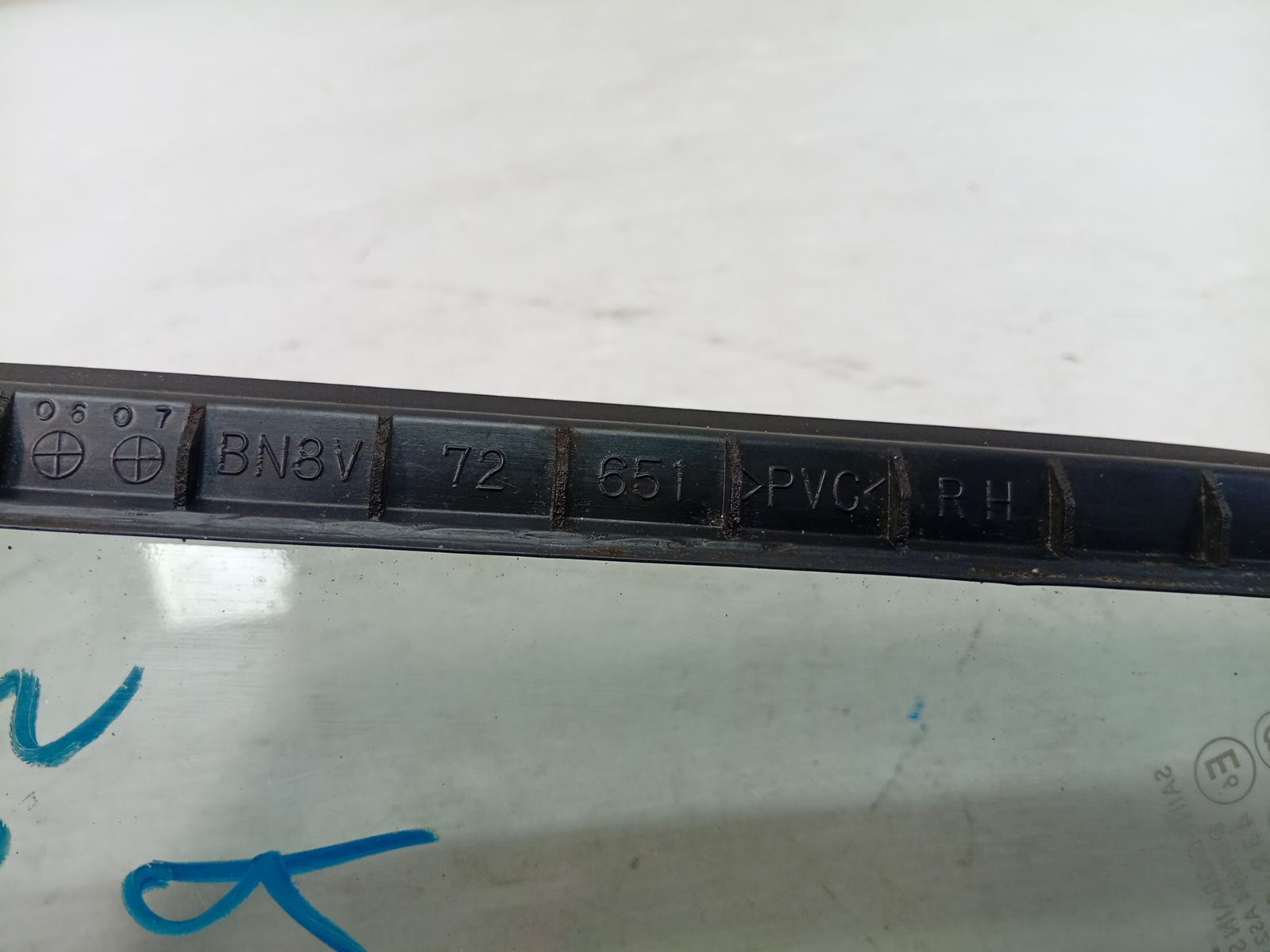 Right Rear 1q Door Glass