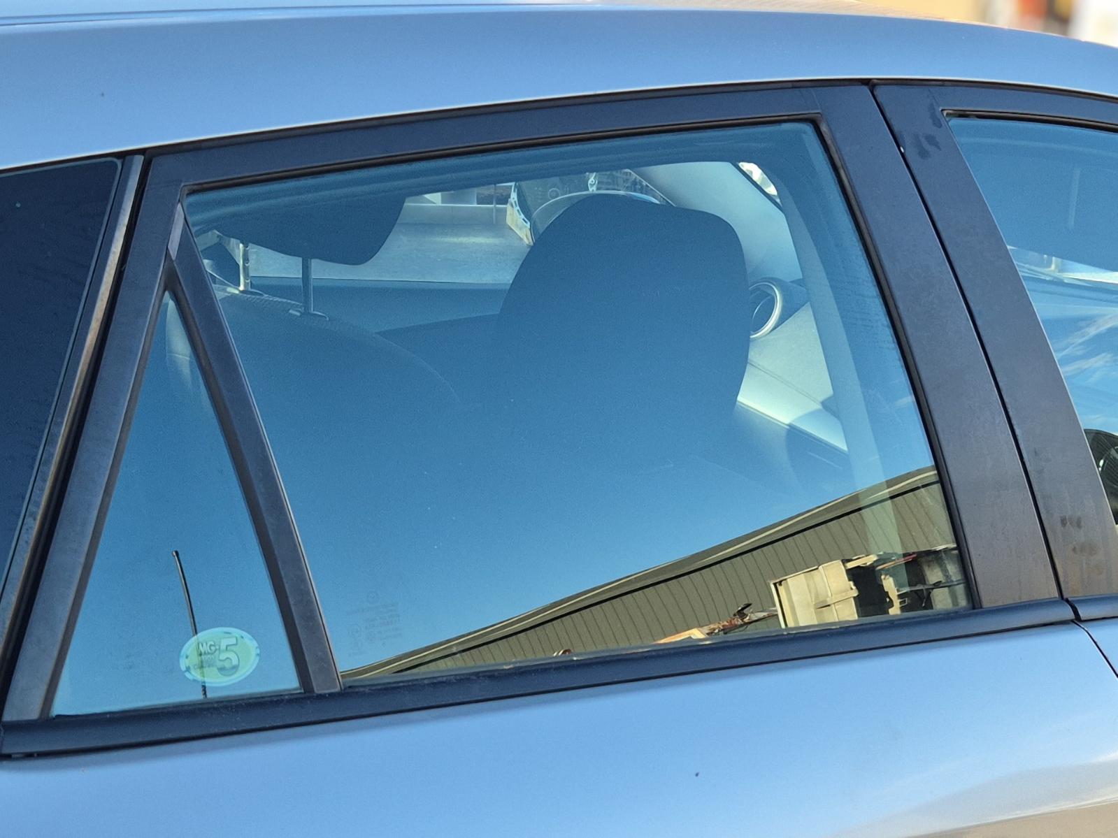 Right_Rear_Door_Window