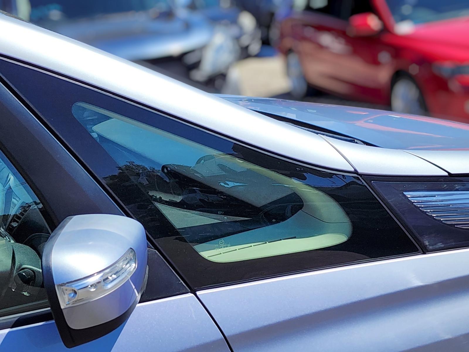 Right Front 1q Door Glass