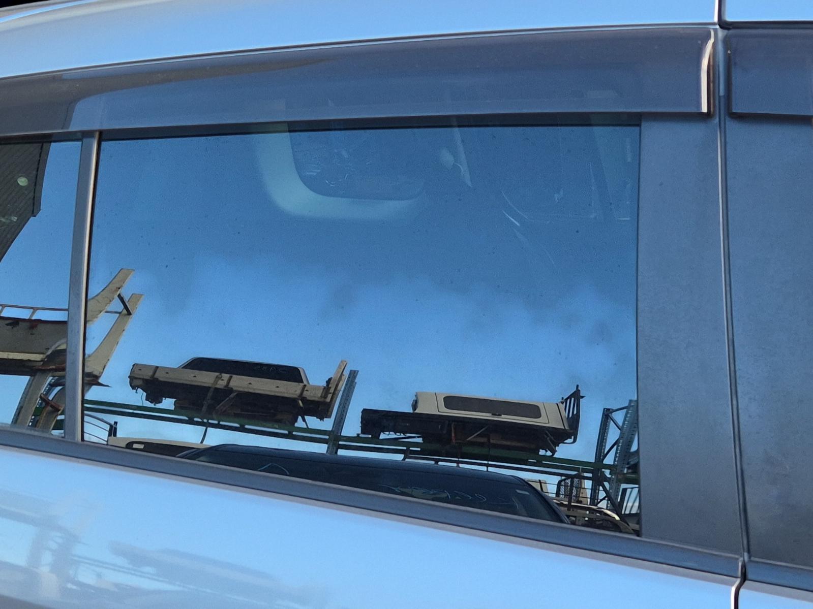 Right_Rear_Door_Window