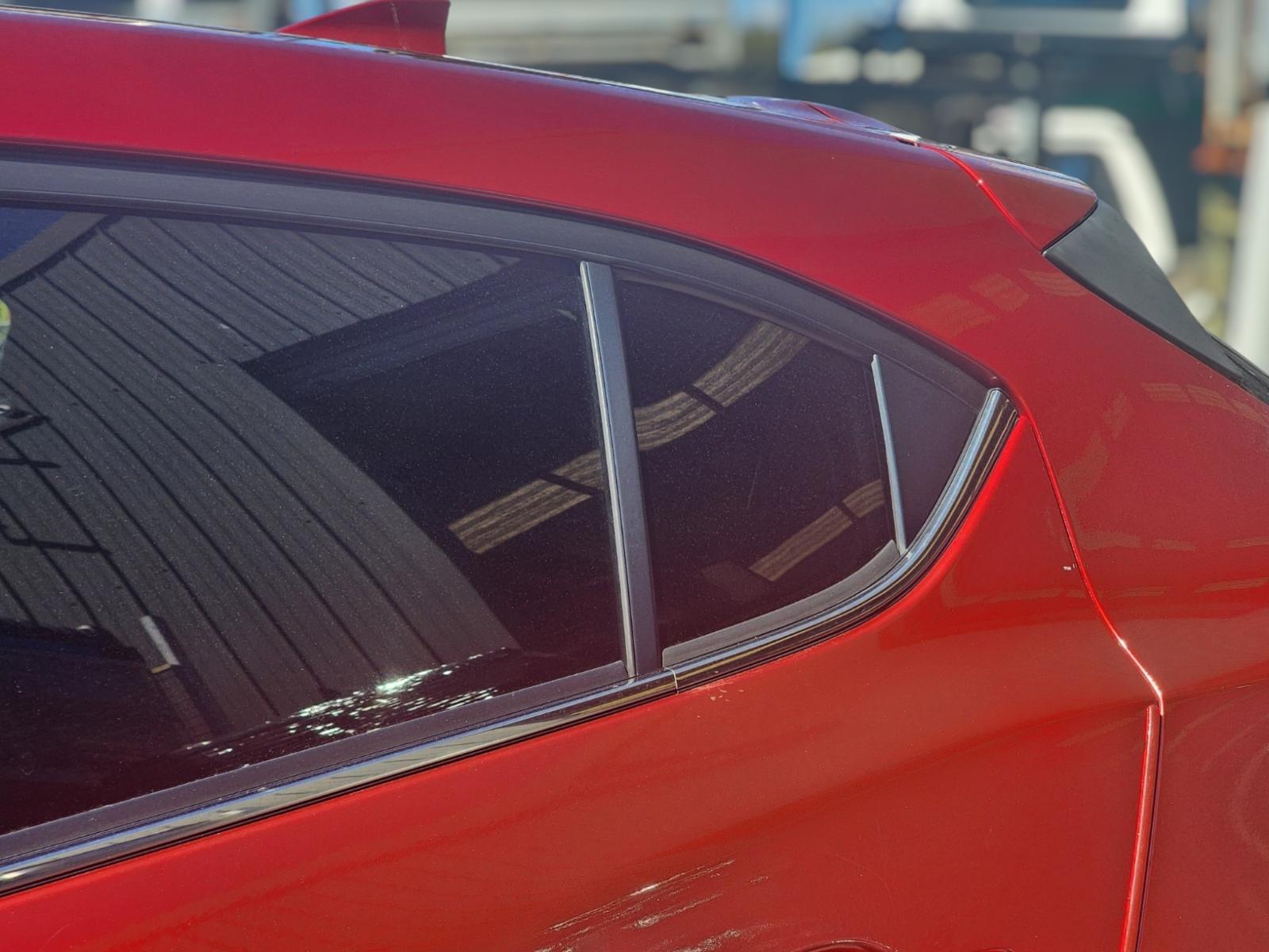 Left Rear 1q Door Glass