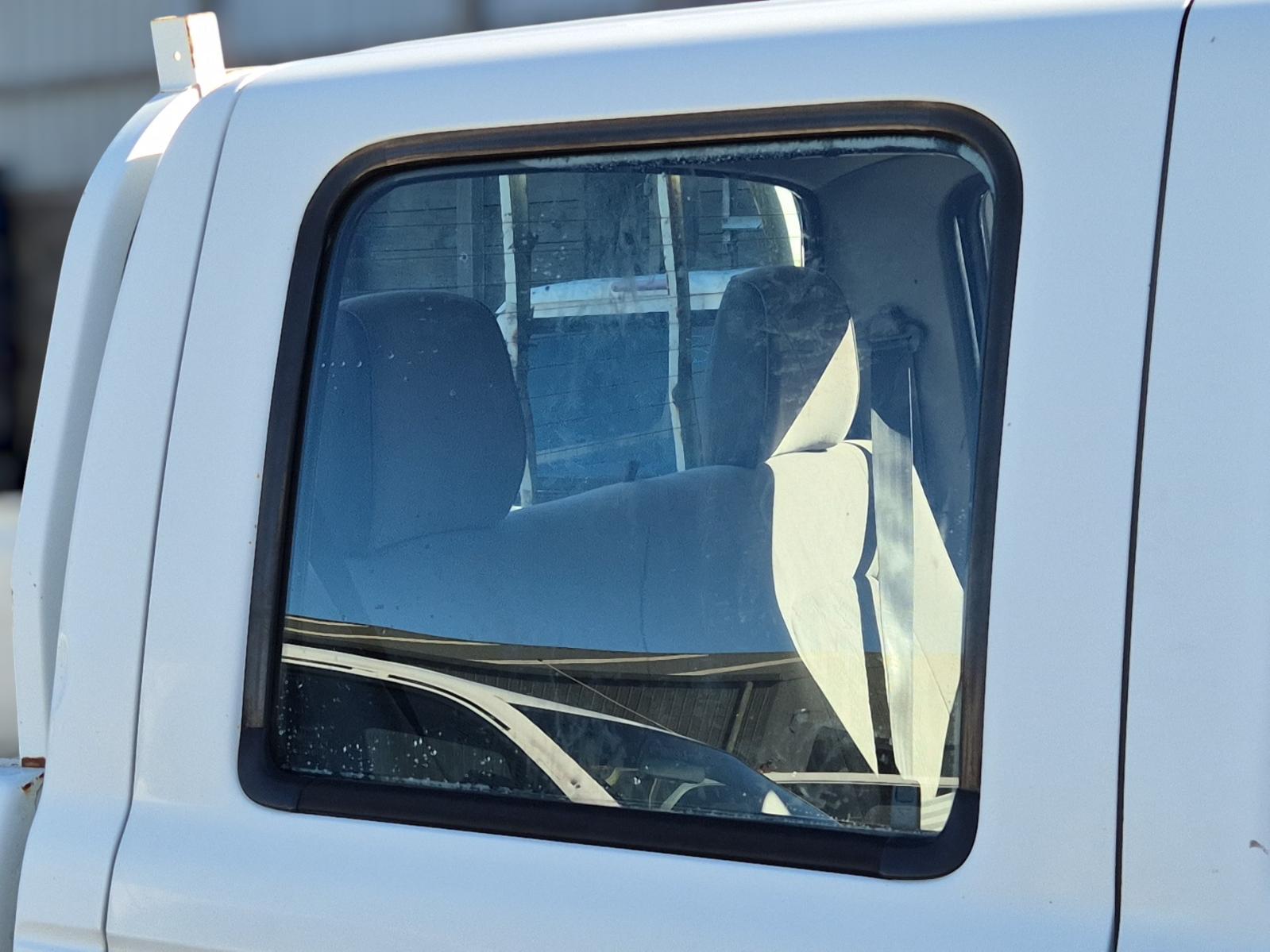 Right_Rear_Door_Window