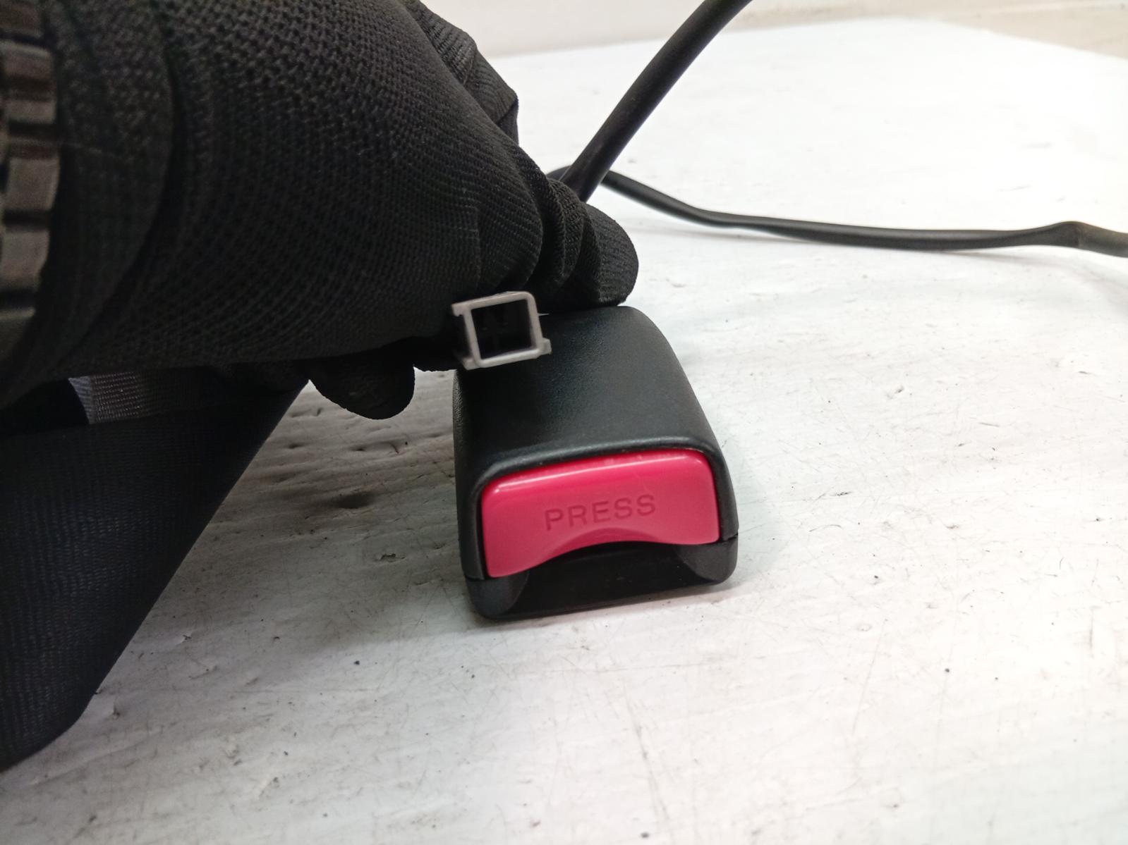 Seat_Belt_Stalk
