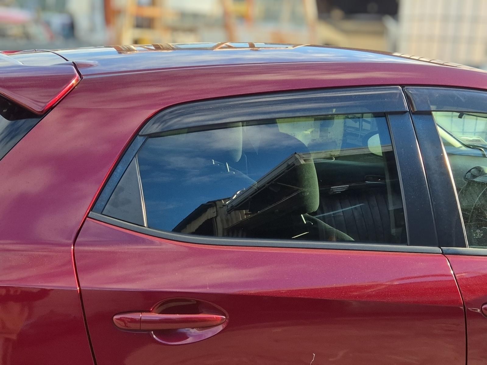 Right_Rear_Door_Window