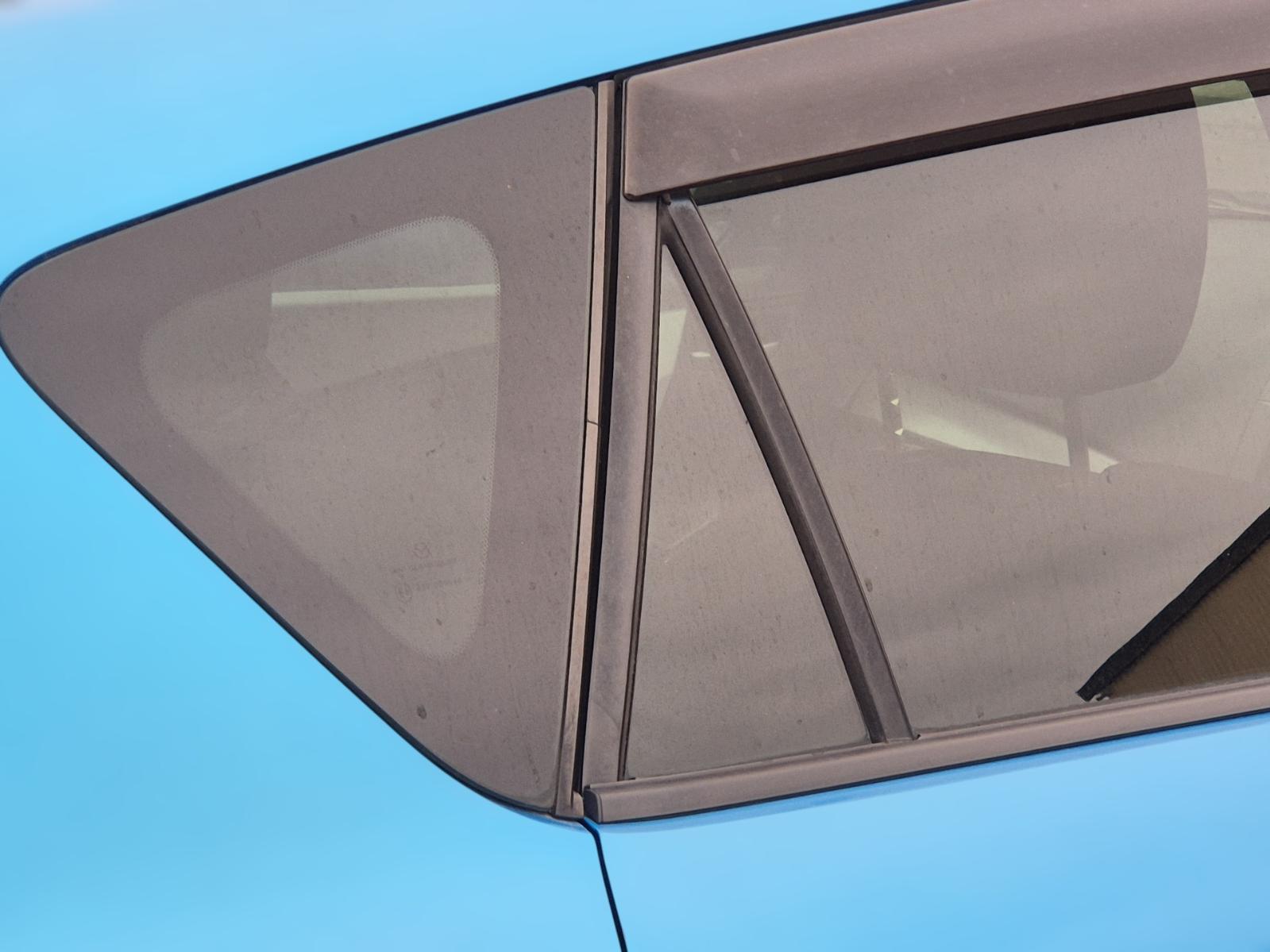 Right_Rear_1q_Door_Glass
