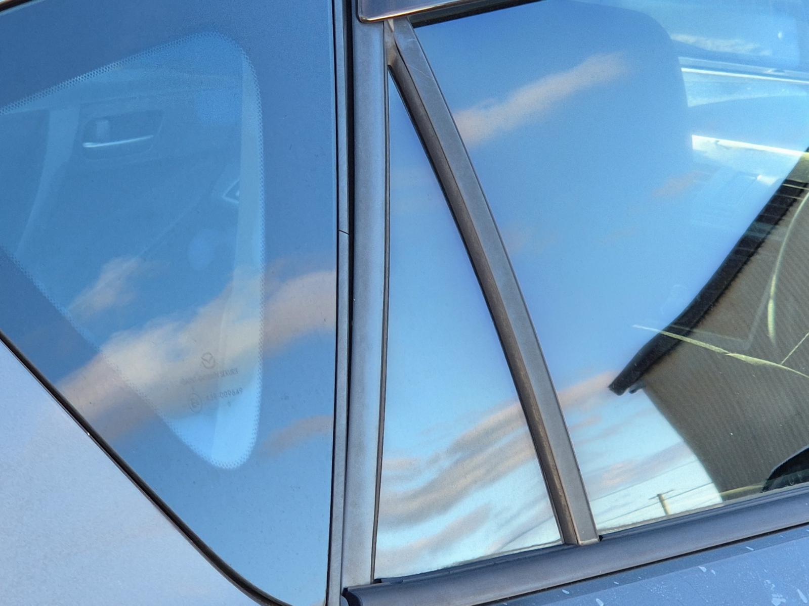 Right_Rear_1q_Door_Glass