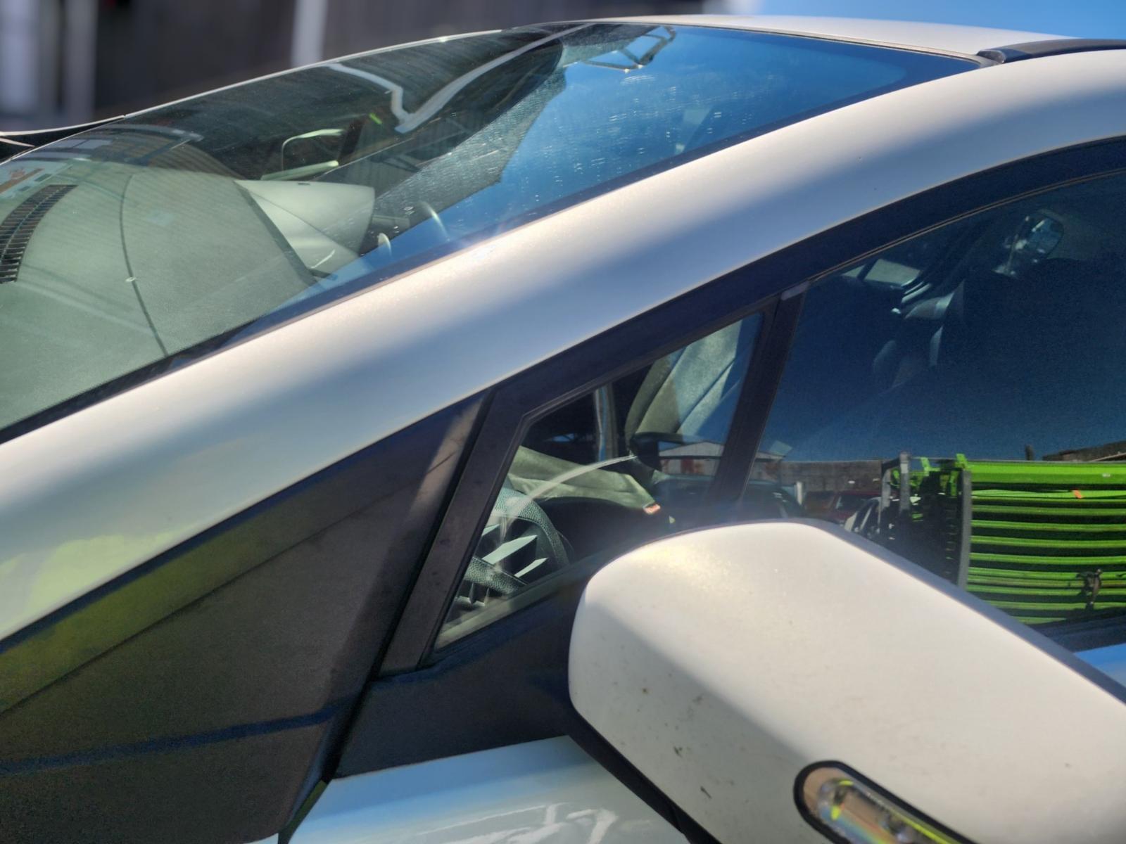 Left Front 1q Door Glass