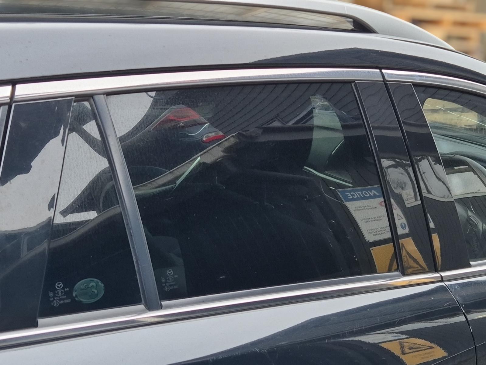 Right_Rear_Door_Window