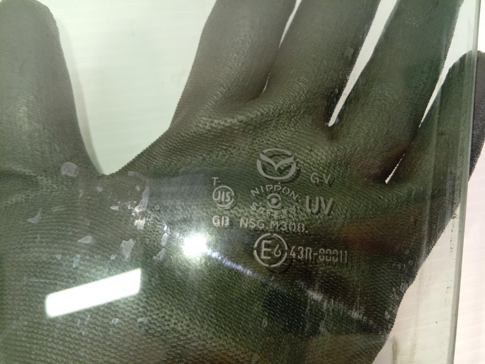 Right_Rear_Door_Window