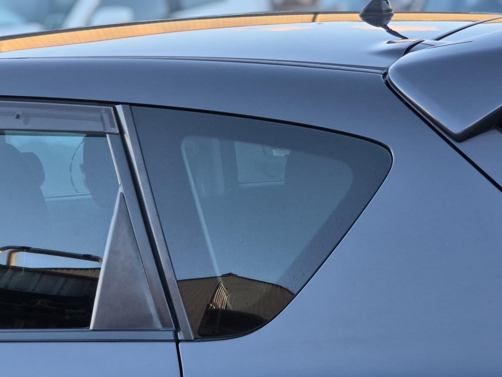 Left_Rear_Side_Glass