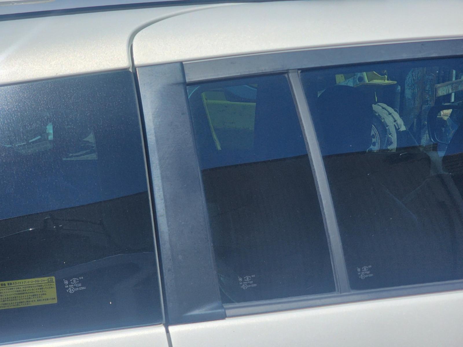 Right Rear 1q Door Glass