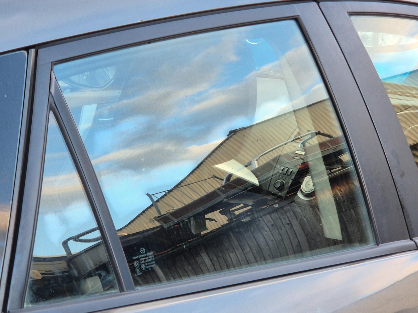 Right_Rear_Door_Window