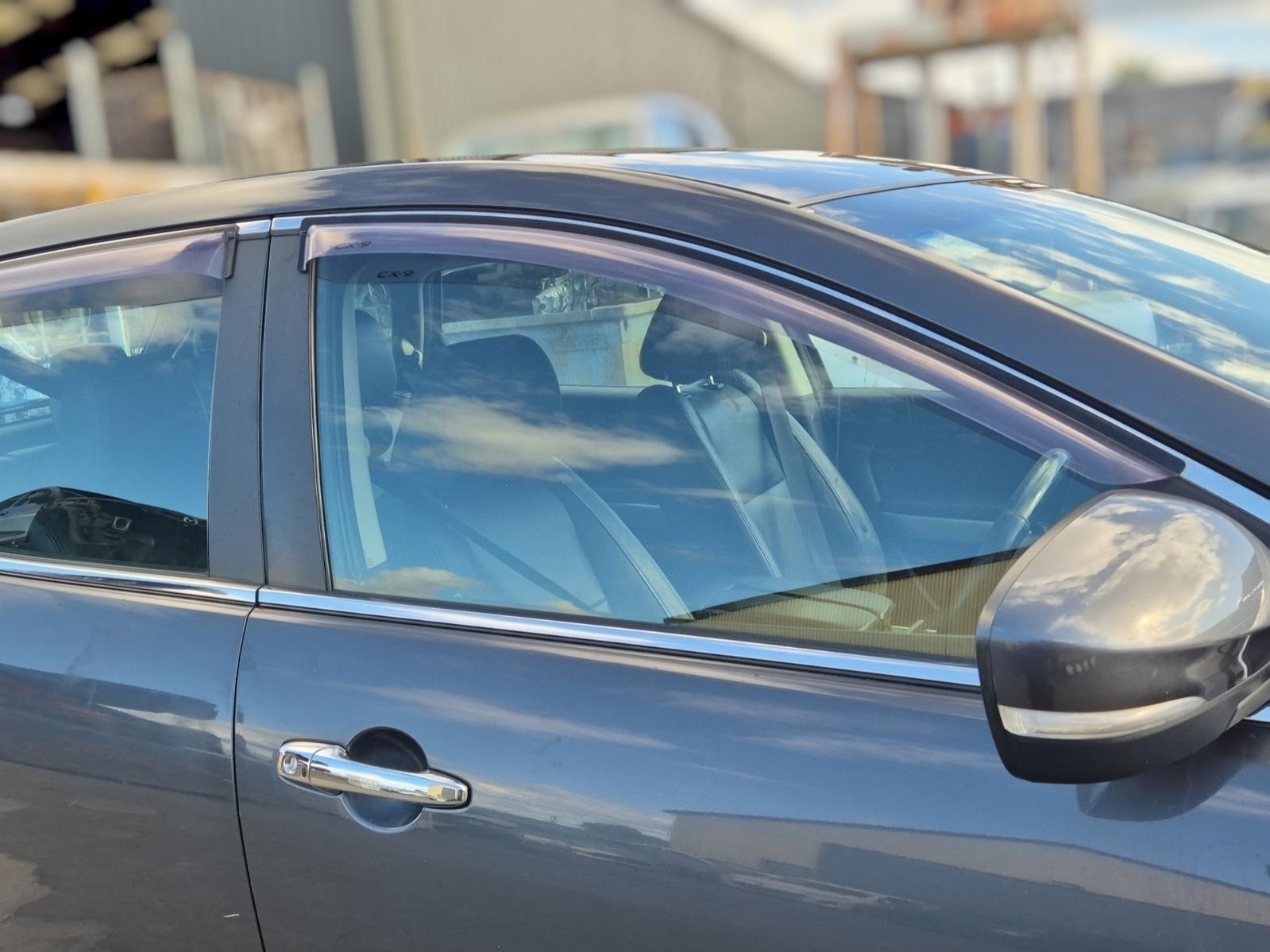 Right_Front_Door_Window