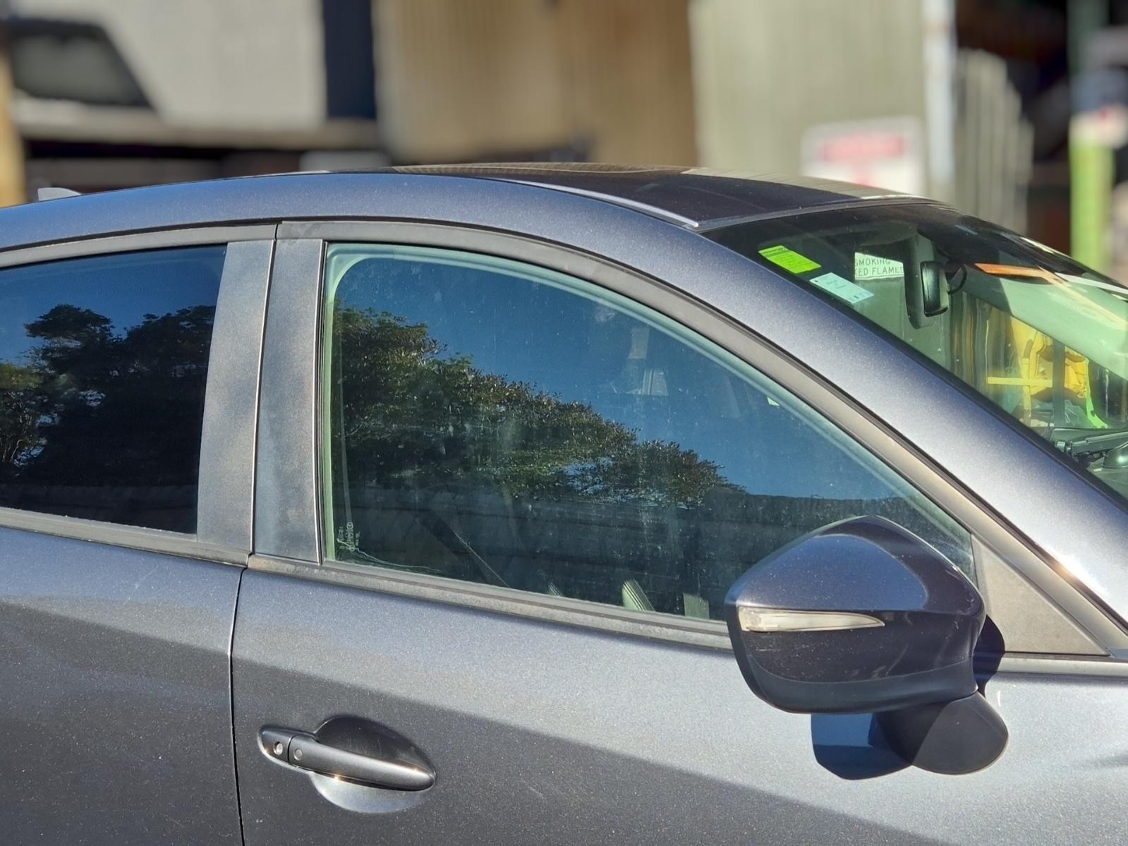 Right_Front_Door_Window