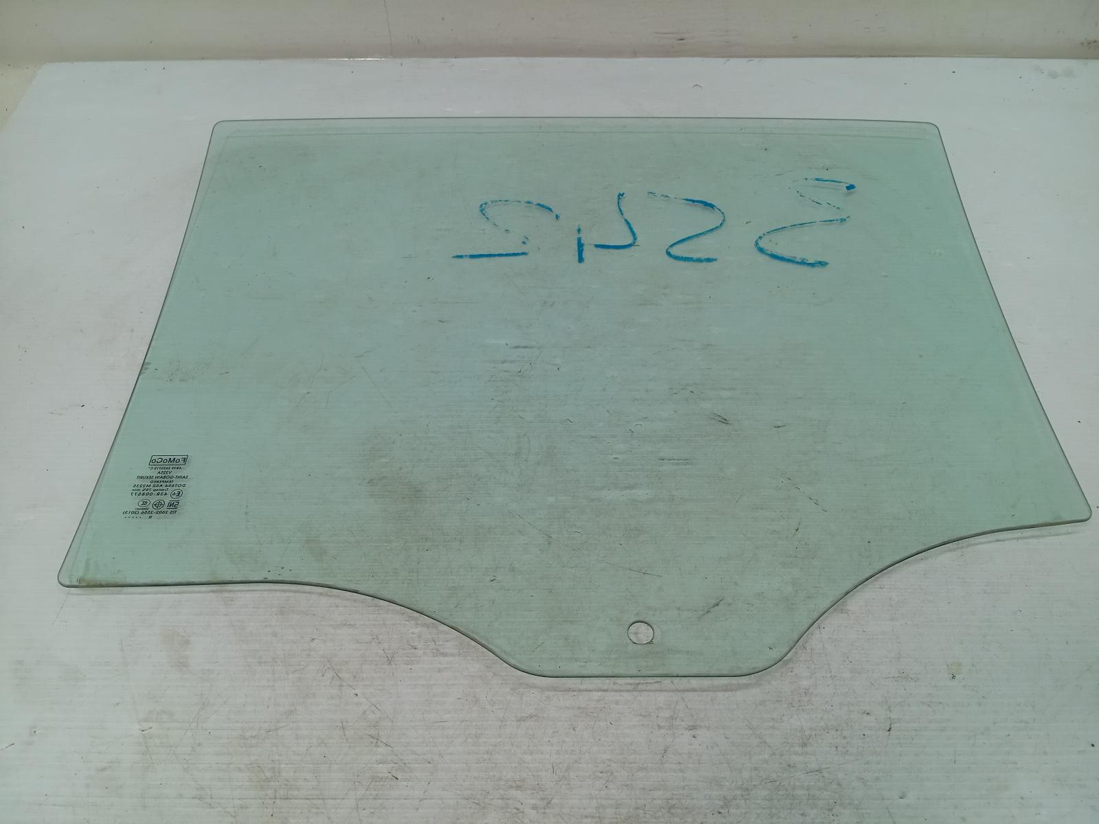 Right_Rear_Door_Window