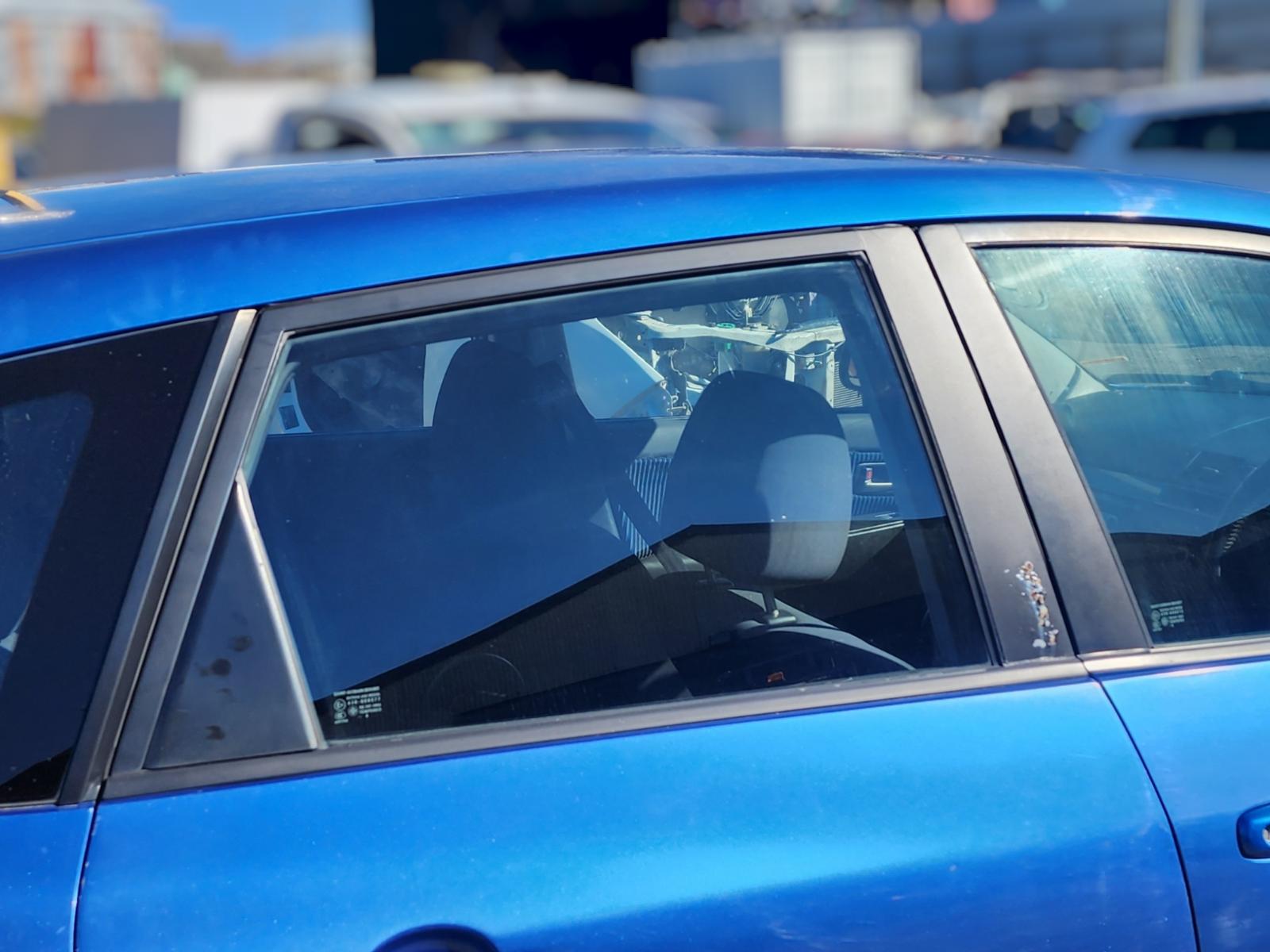 Right_Rear_Door_Window