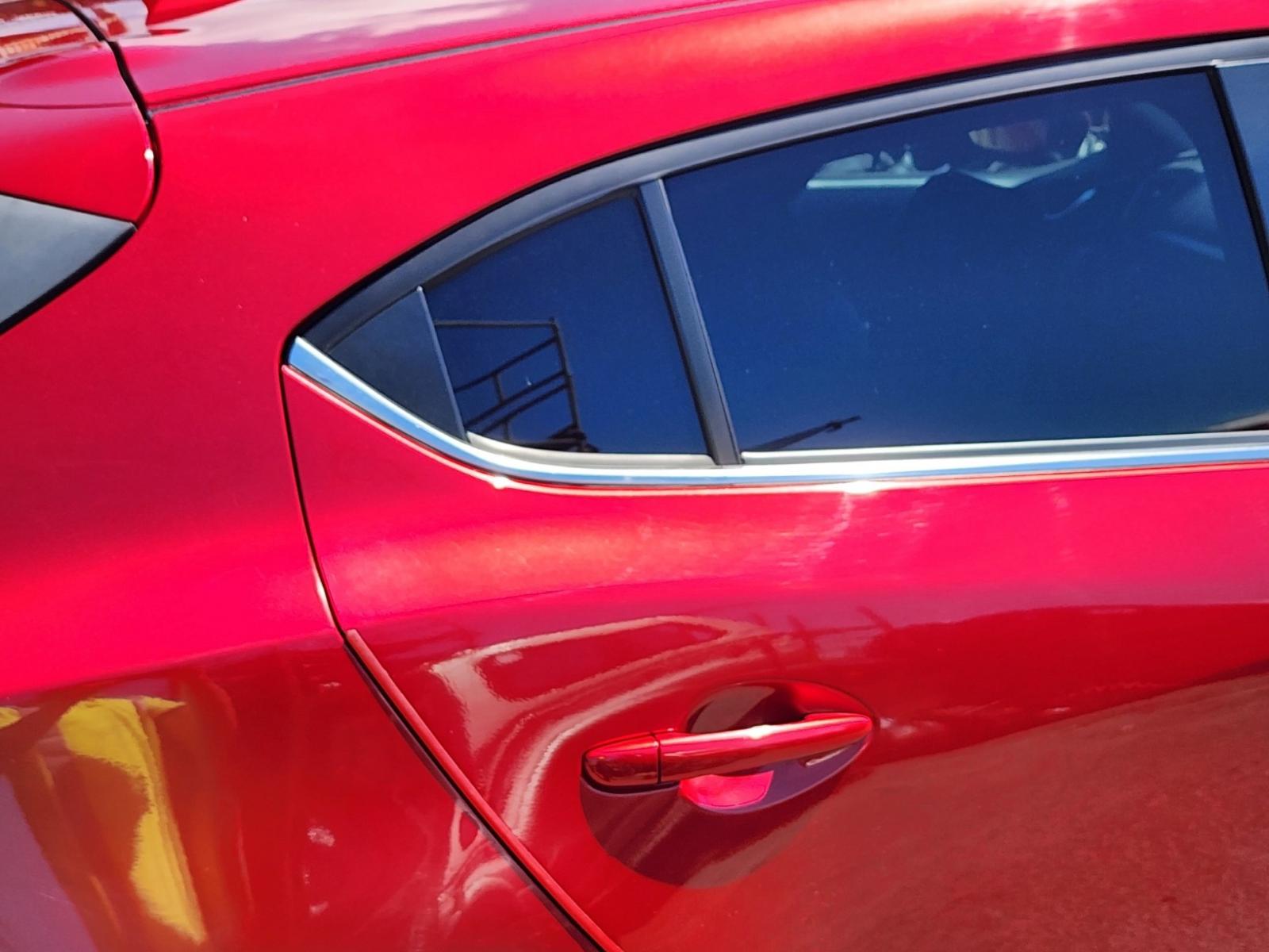 Right Rear 1q Door Glass