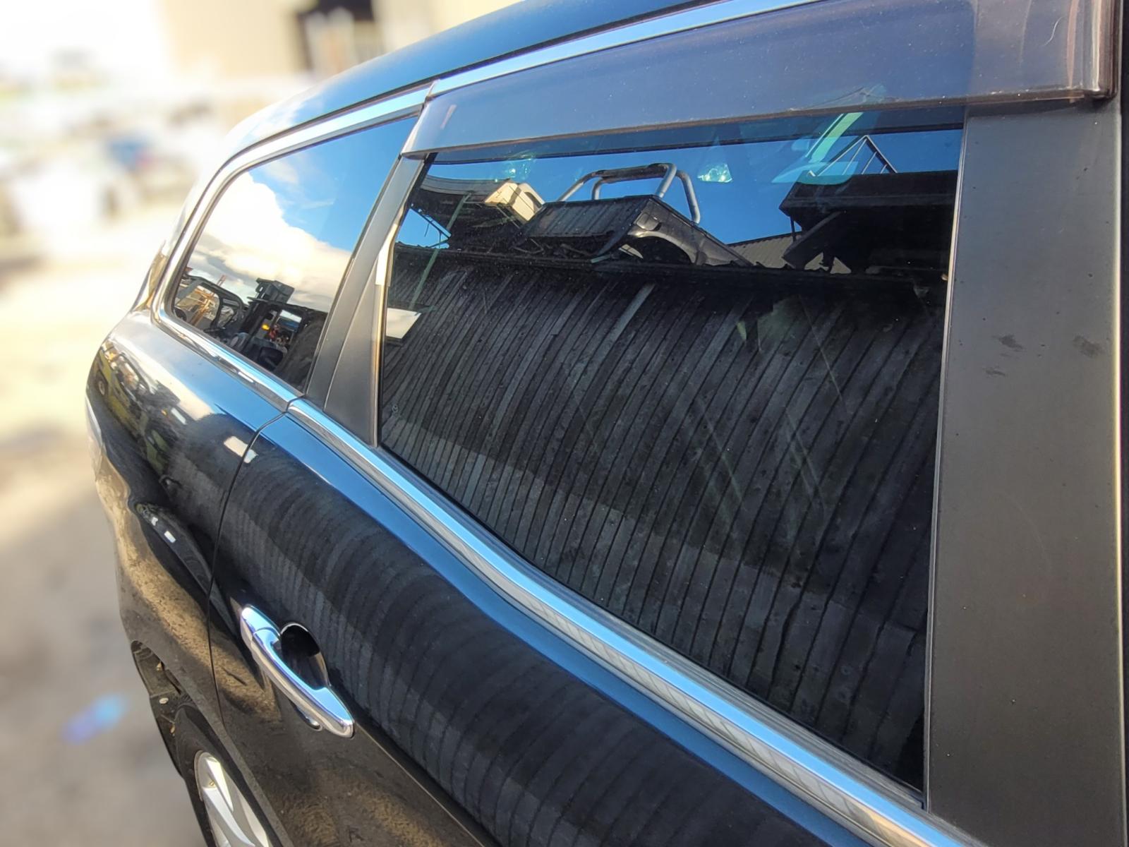 Right_Rear_Door_Window