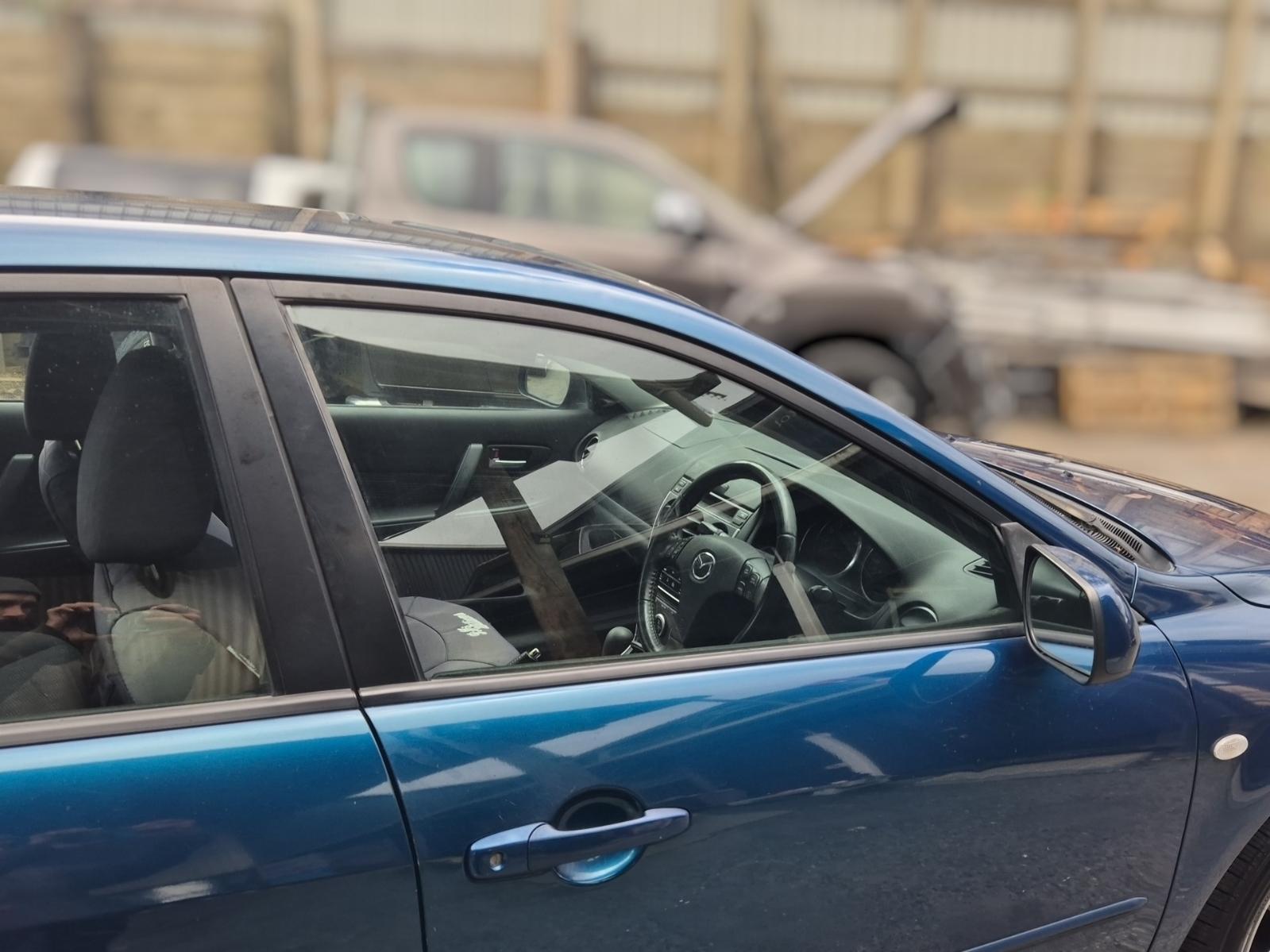 Right_Front_Door_Window