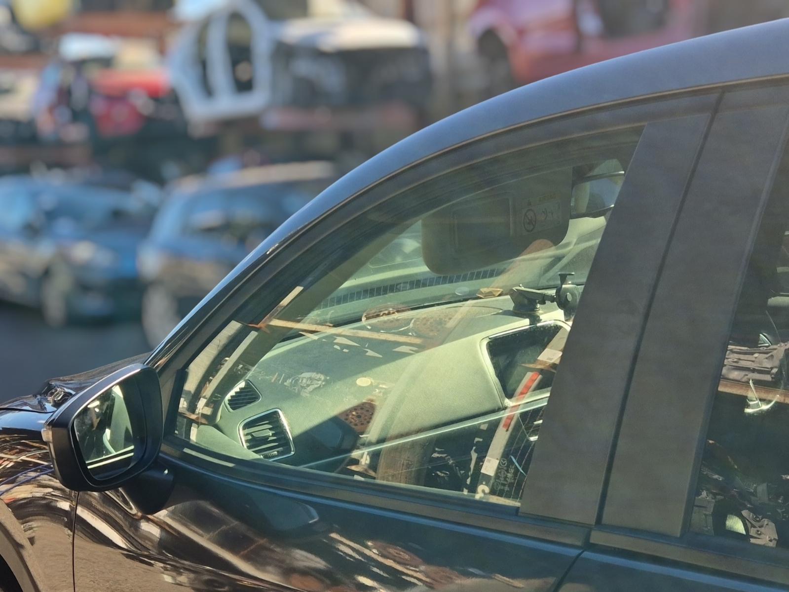 Left_Front_Door_Window