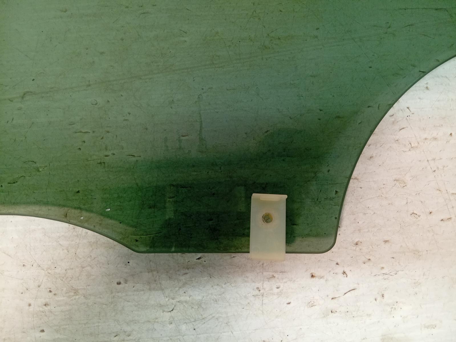 Right_Rear_Door_Window