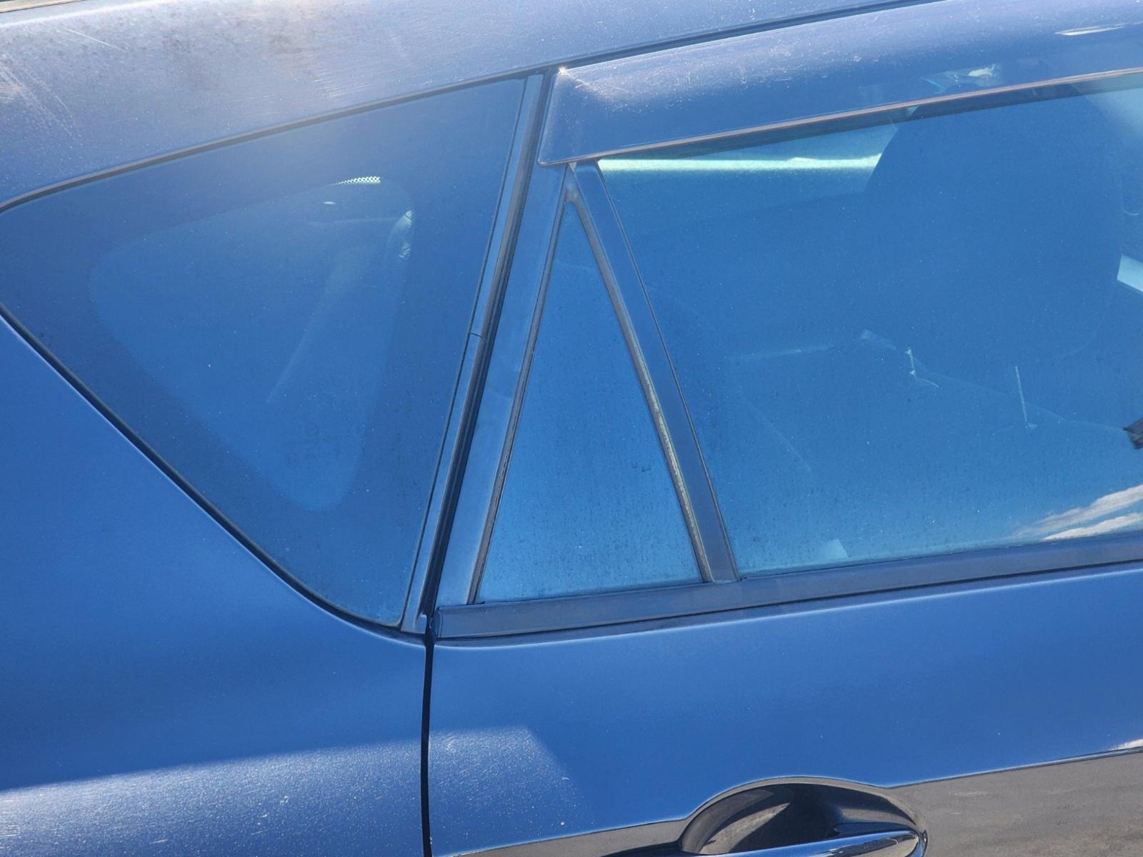 Right Rear 1q Door Glass