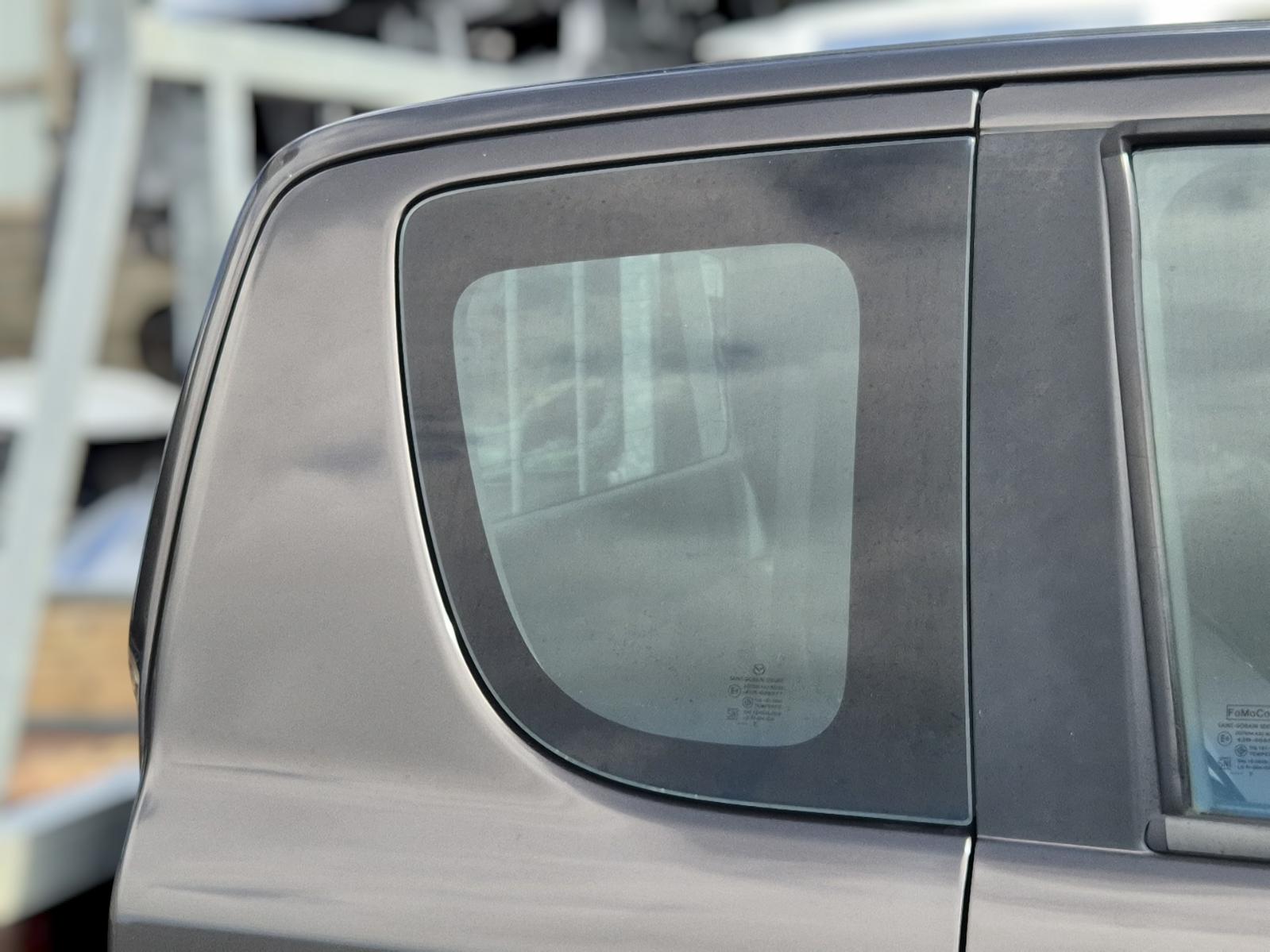Right_Rear_Door_Window