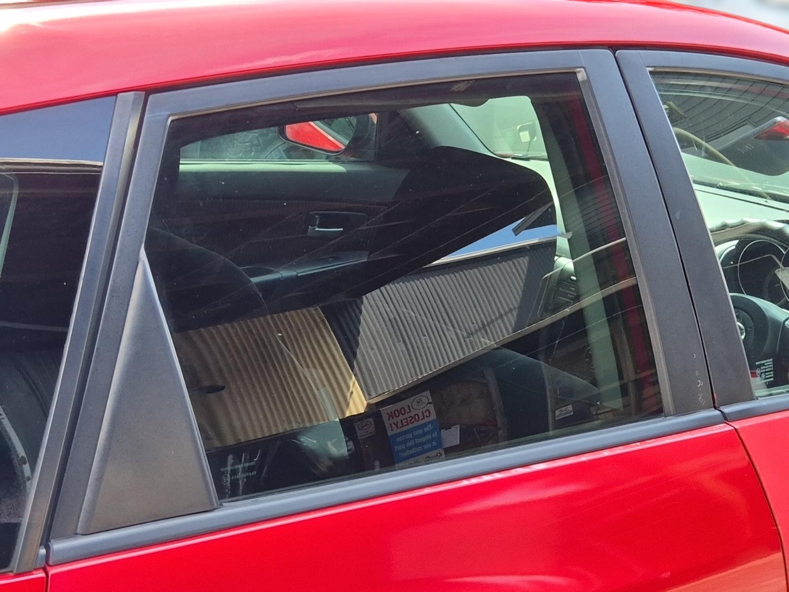 Right_Rear_Door_Window