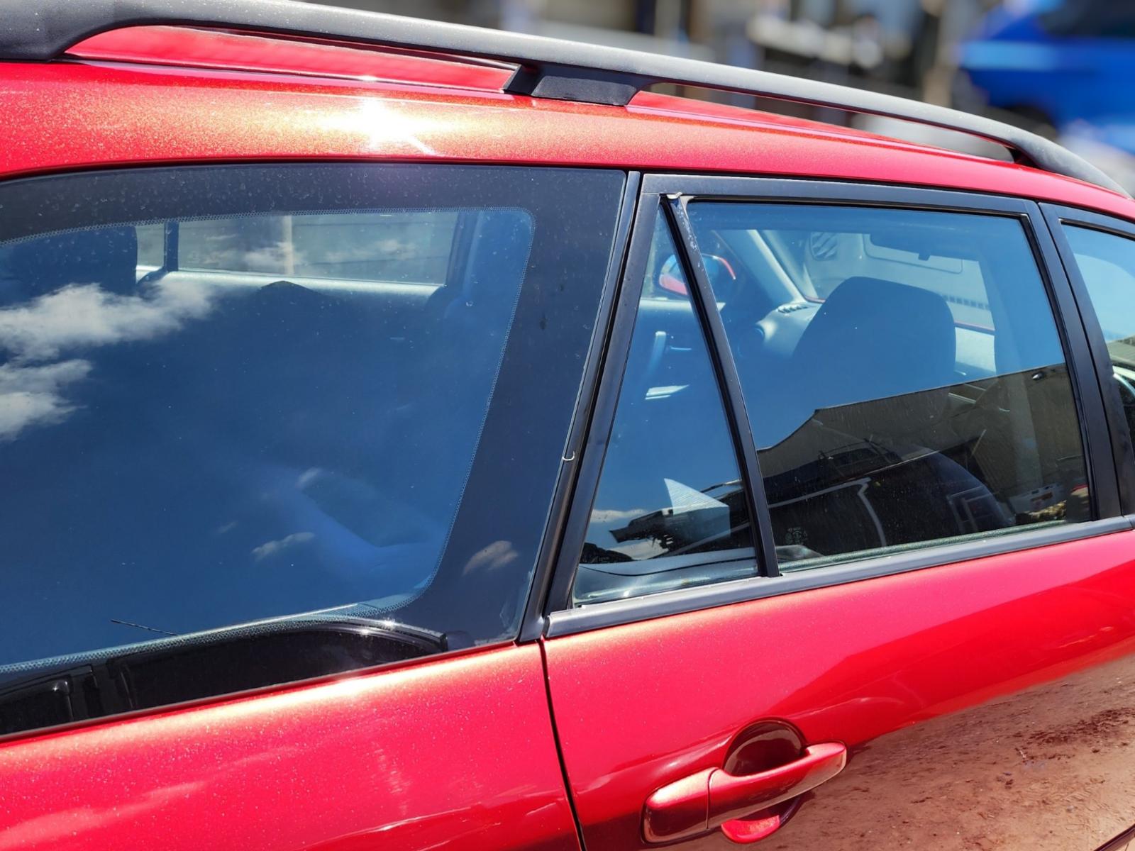 Right Rear 1q Door Glass